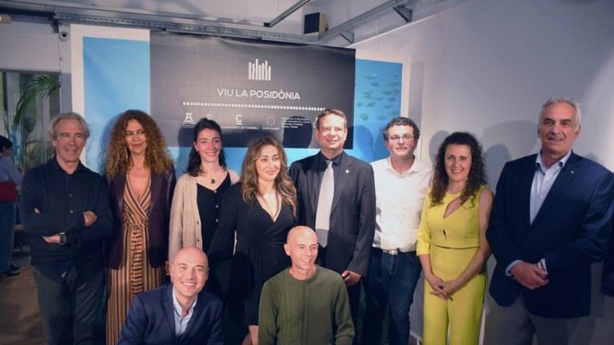 Cambrils acoge con éxito la primera exposición colectiva relacionada con 'La Posidònia'