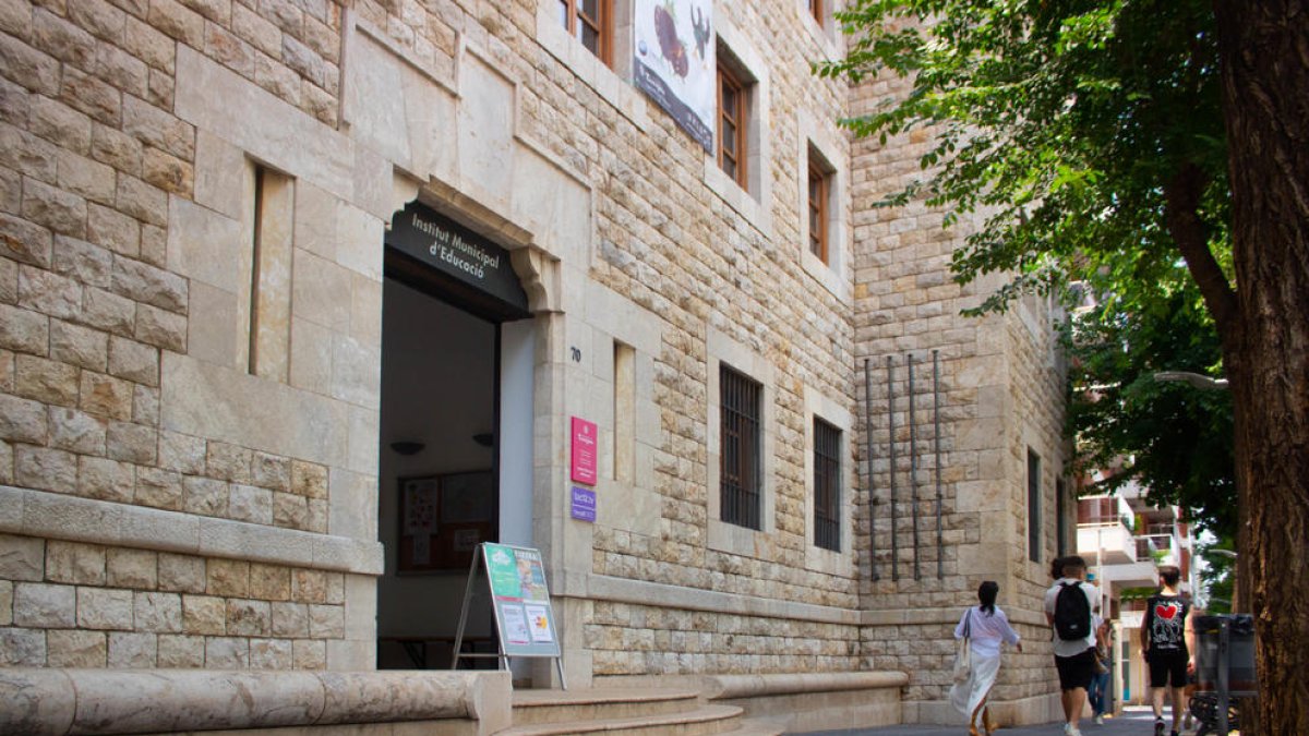 El Centro de Formación de Adultos Fòrum de Tarragona reducirá el precio de los cursos