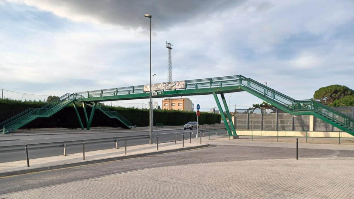 La passarel·la que passa per sobre la C-12 a Tortosa s'adaptarà a persones amb mobilitat reduïda