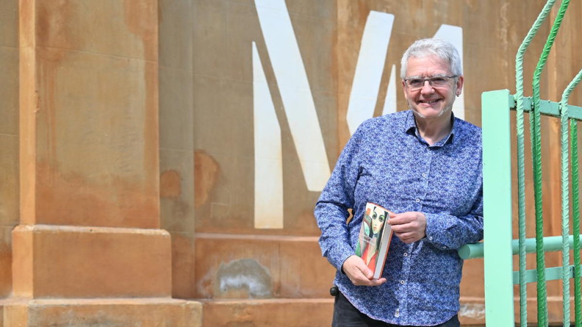 «Esta historia es|está como un 'western' en la plaza del Mercadal»