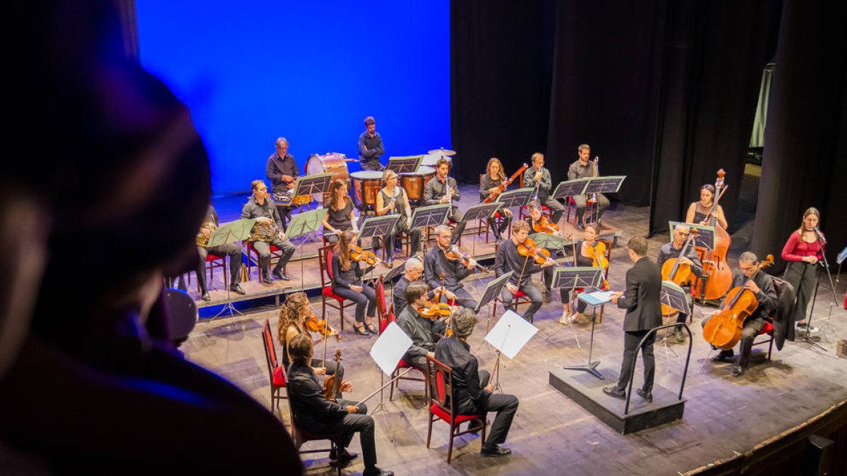 Un millar de alumnos disfrutan de 'Pedro y el Lobo' en el Teatre Fortuny de Reus