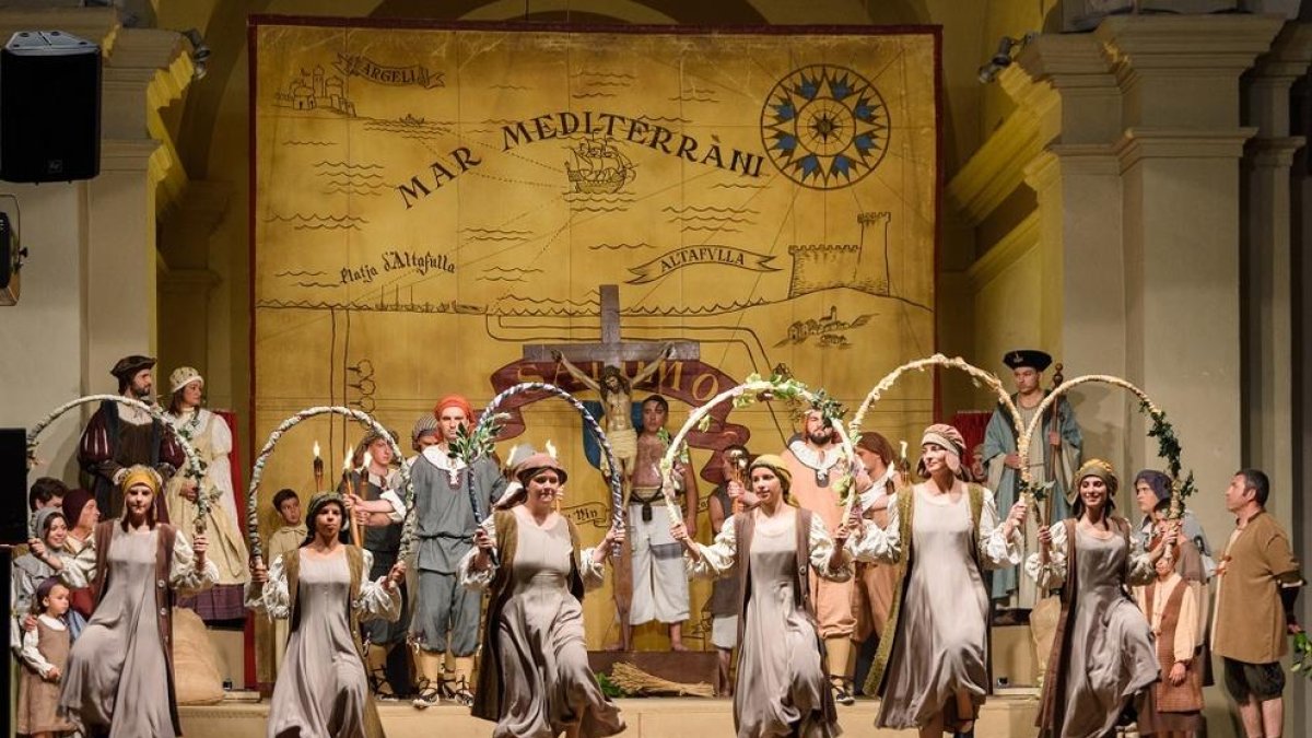 Unas 550 personas han disfrutado del Ball del Sant Crist de Salomó