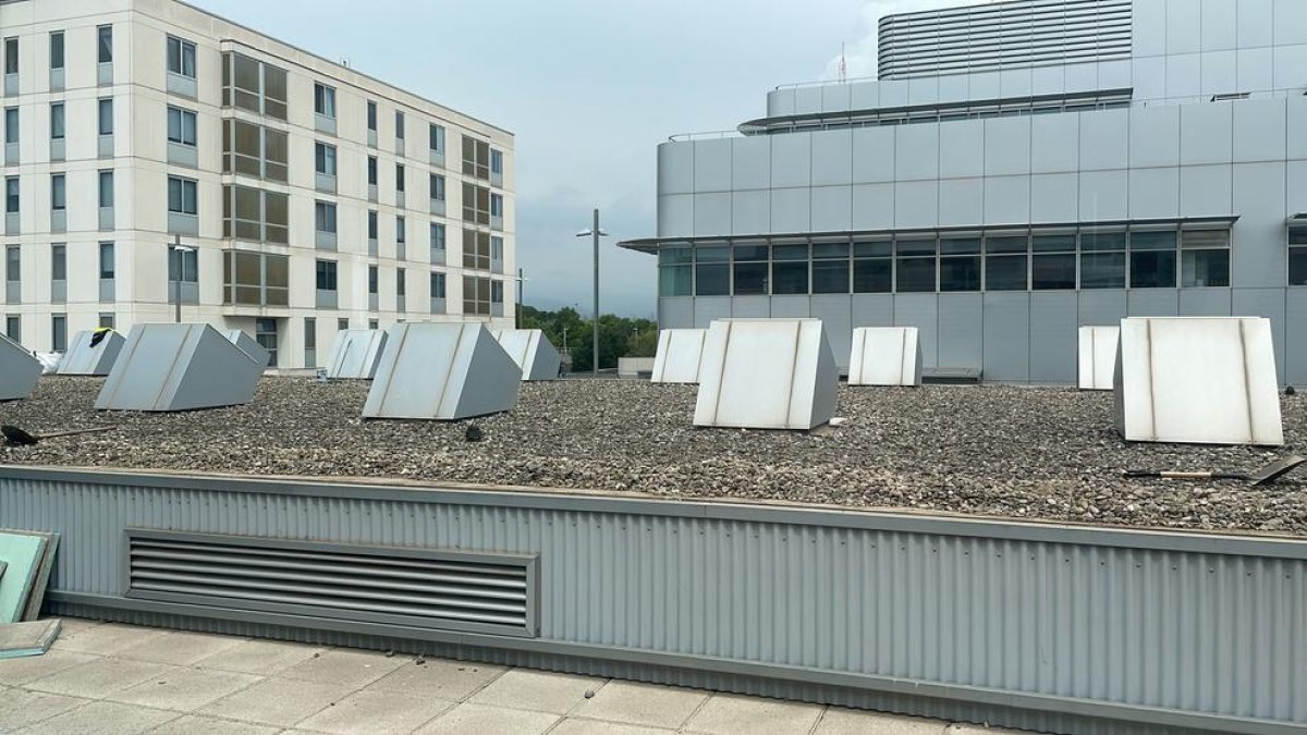 Empiezan las obras de la cubierta de la comisaría de la Guardia Urbana de Tarragona