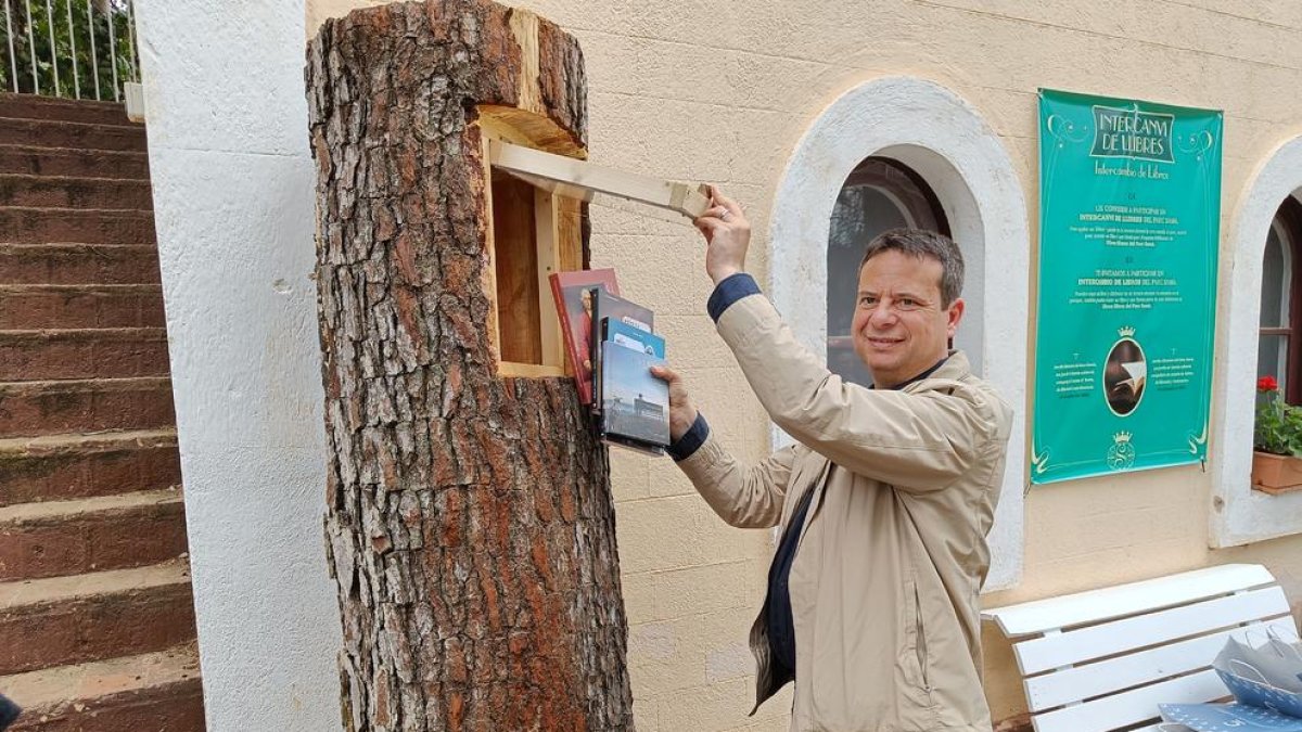 El Parc Samà fomenta el «bookcrossing» con la creación de una biblioteca al aire libre