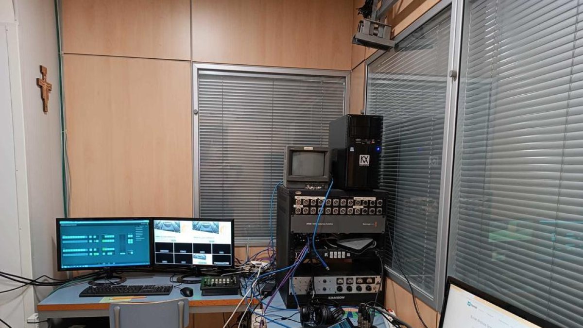 L'església del Vendrell s'adapta als nous temps amb un estudi de televisió