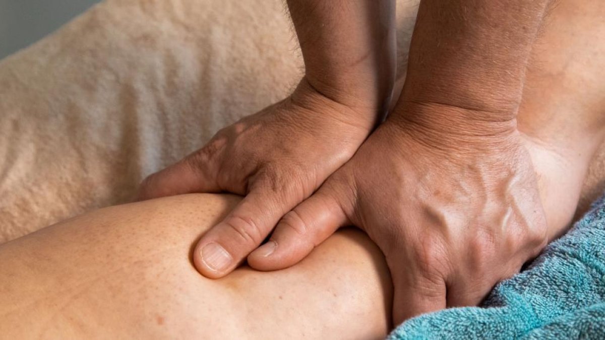 Calambres en las piernas: ¿Por qué se producen y cómo evitarlos?