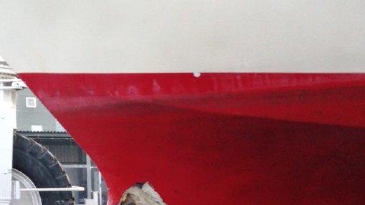 Rescaten un pesquer que es dirigia a Tarragona amb un forat a la proa