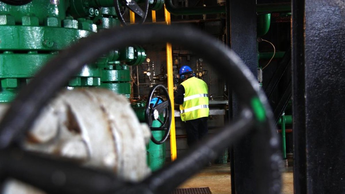 La UE reduce del 33% a menos del 4% la dependencia del petróleo ruso