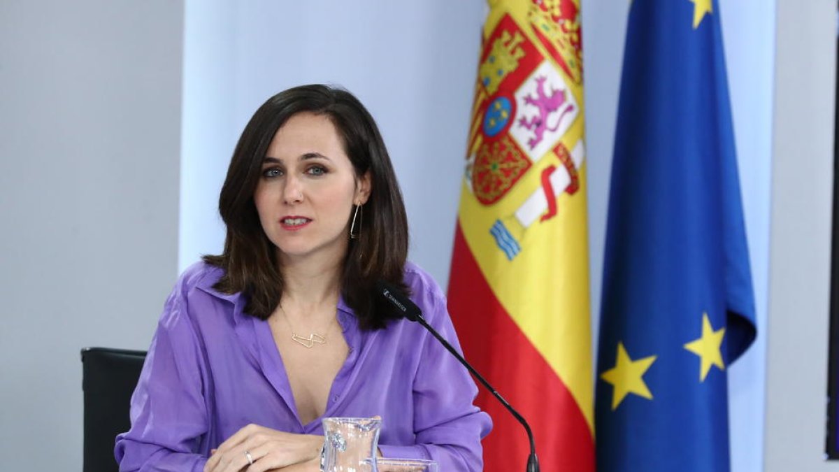 El govern espanyol aprova un permís de cures de cinc dies l'any