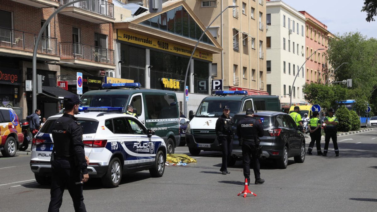 Dos morts i tres ferits a Madrid atropellats per cotxe que fugia de la policia