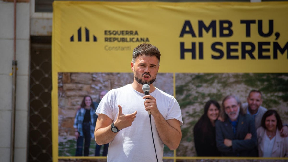 Gabriel Rufián visita Constantí «para su gente, lejos del poder y de los mandatos excesivamente largos»