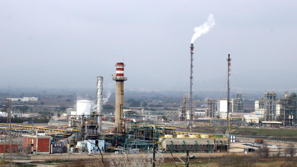 Medirán más contaminantes atmosféricos en torno al complejo petroquímico de Tarragona