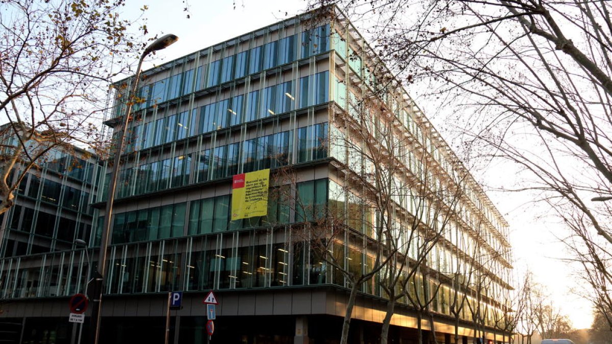 Cerca de 40.000 personas están llamadas a hacer oposiciones de la Generalitat este sábado
