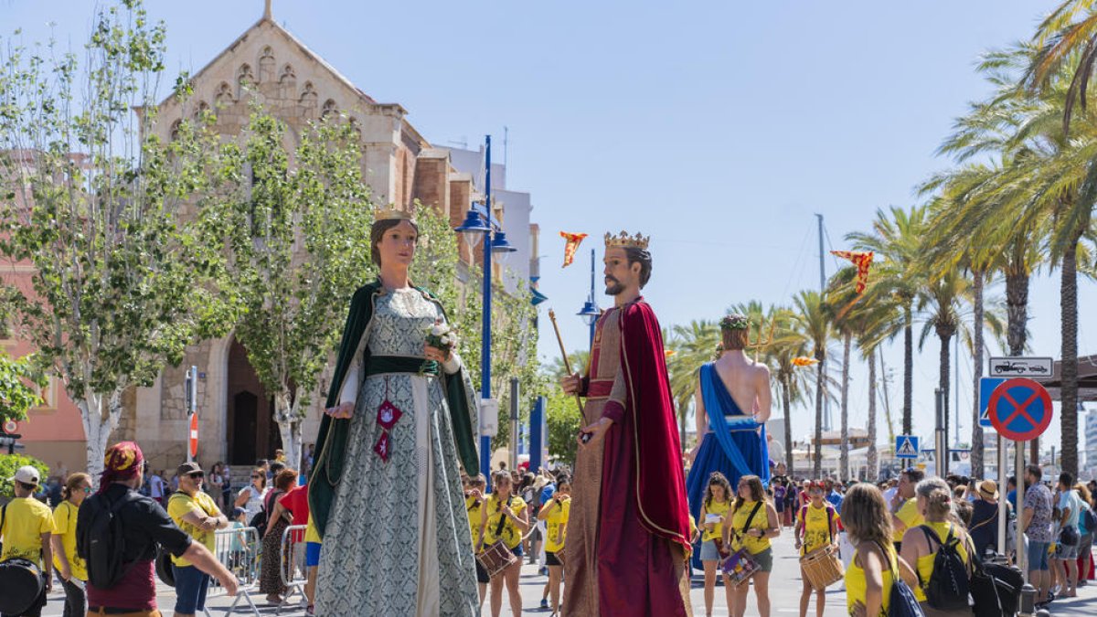 El Serrallo finalitza les festes de Sant Pere amb la trobada gegantera