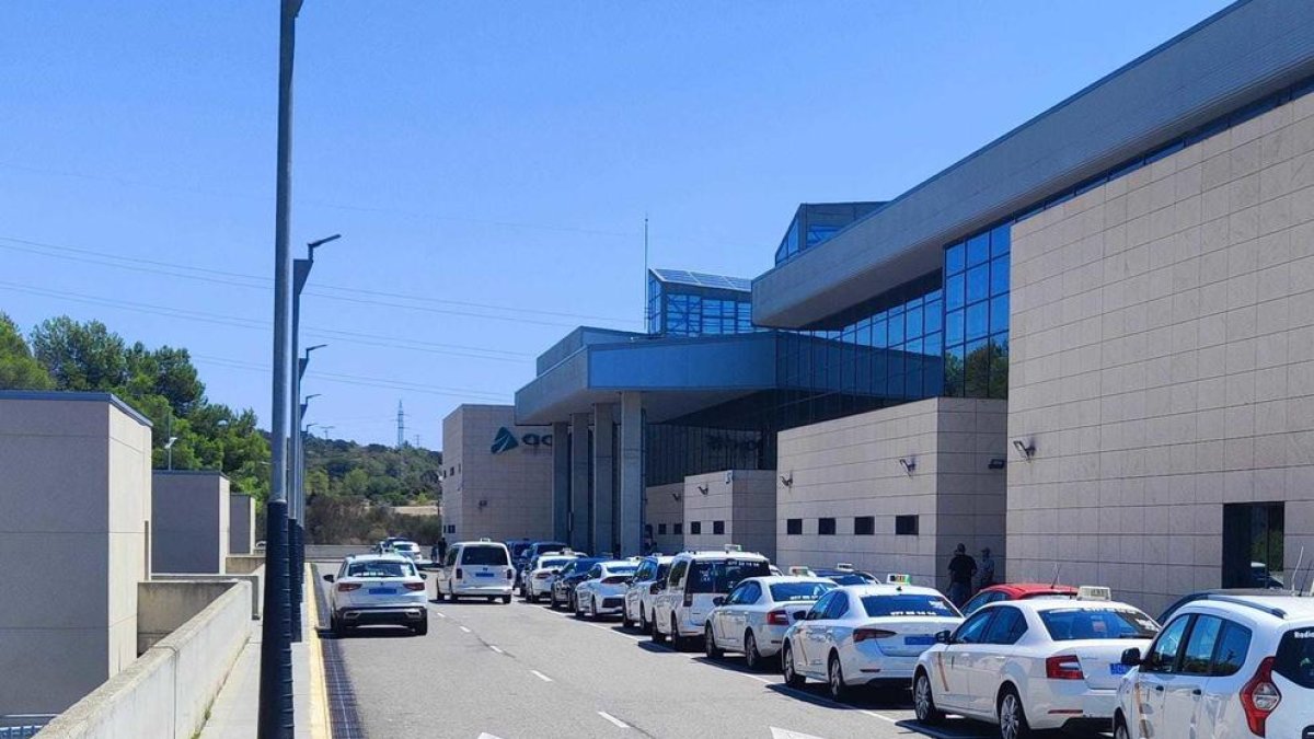 La Agrupación de Taxis de Tarragona pide acabar con el intrusismo en el sector