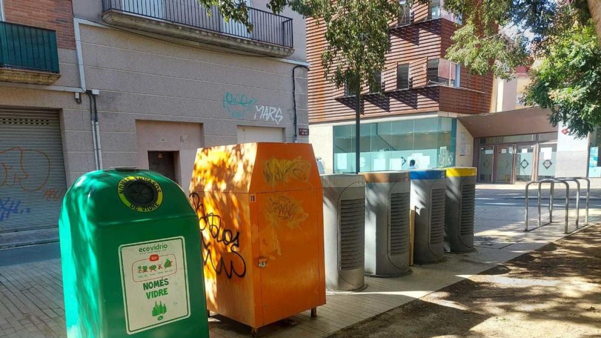 Ecovidrio instal·la dos nous contenidors per recollir vidre a la ciutat