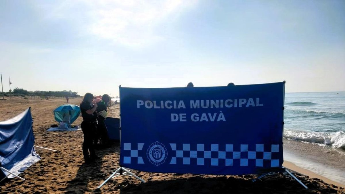 Aparece un cadáver flotando cerca de la playa de Gavà