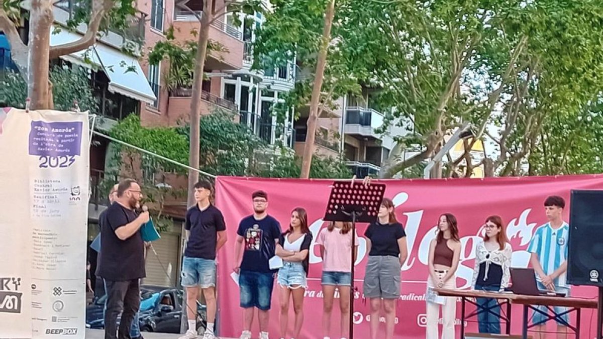 Júlia Moreno, alumna de l'Institut Gaudí de Reus, guanya la Poetry Slam 2023