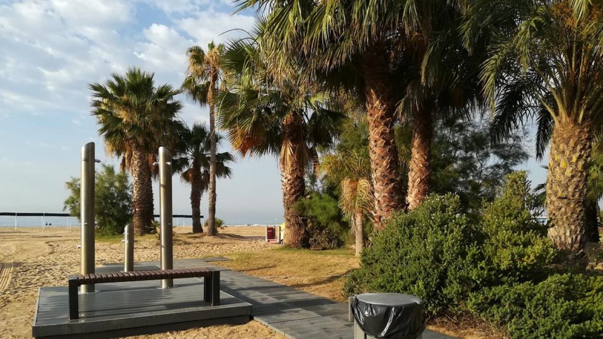 Cambrils tanca les dutxes de les platges per fer front a la situació de sequera