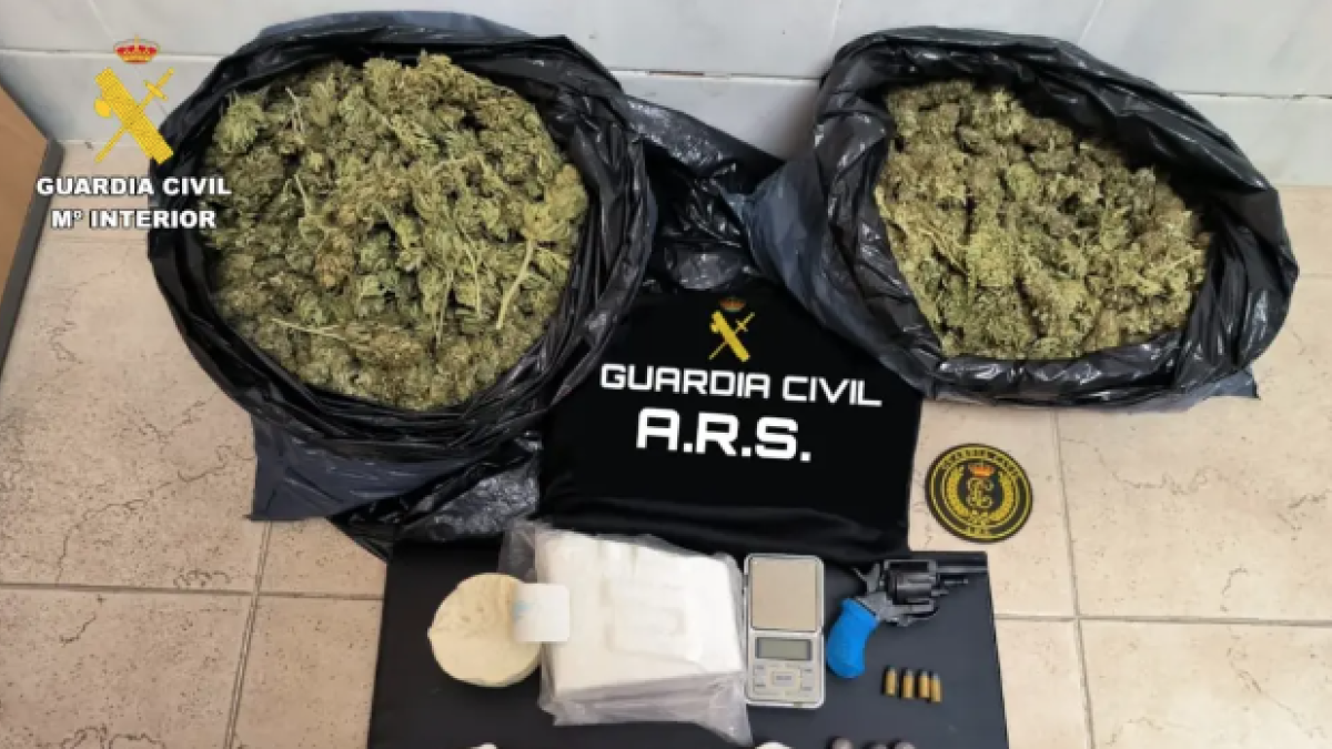 Atienden y detienen a una mujer de 84 años que no podía respirar por la droga que almacenaba en su casa