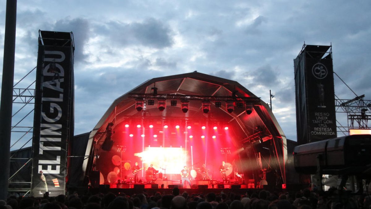 Antònia Font i Zoo omplen el 15è aniversari del Tingladu desafiant la pluja