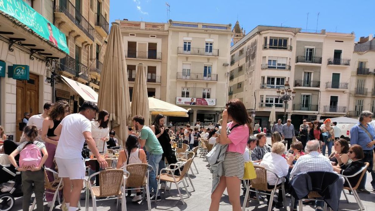 La temporada de verano se avanza un mes para los restauradores de Reus