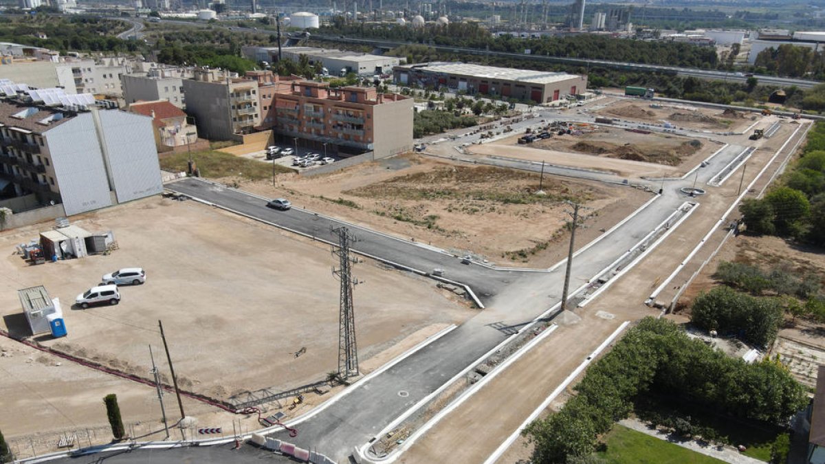 Las obras en el nuevo tramo de la avenida Mina de Madró de la Pobla encaran su recta final