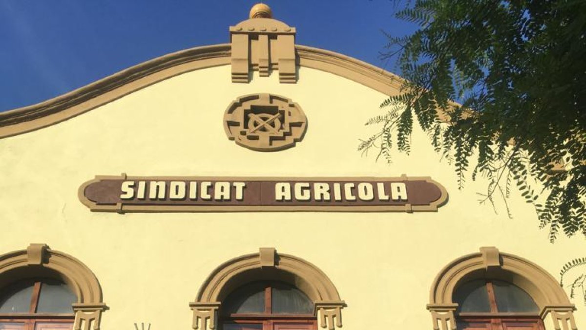 Constantí renueva la fachada del Sindicat Agrícola