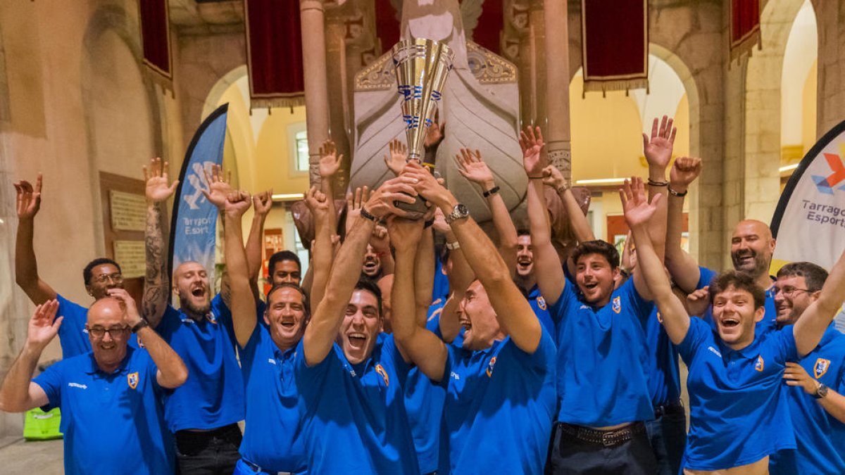 L'Ajuntament de Tarragona guardona el CBT per l'ascens a LEB Plata