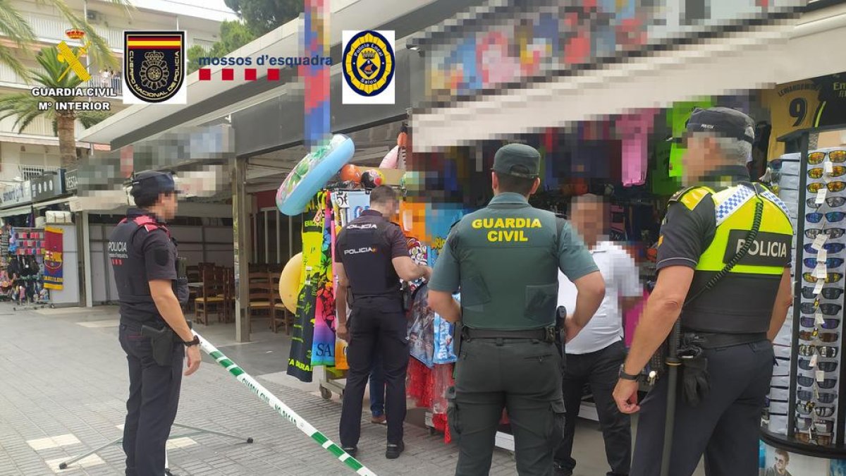 Intervenen 2.200 peces de roba falsificades a Salou