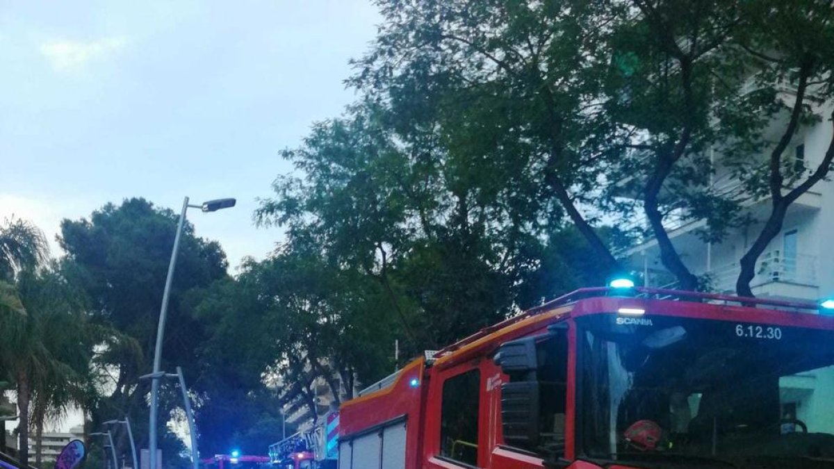 Ensurt a Salou per una olla al foc que s'ha incendiat