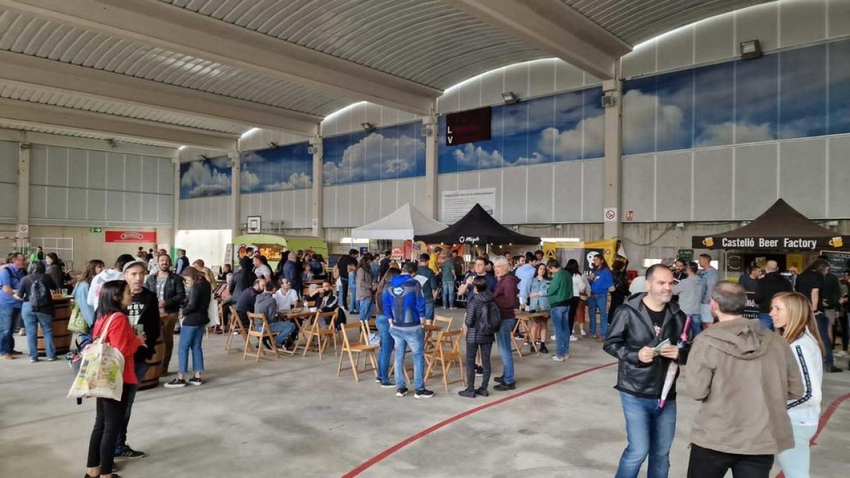 Más de 2.000 personas disfrutan de la Muestra de Cerveza Artesana de Castellvell