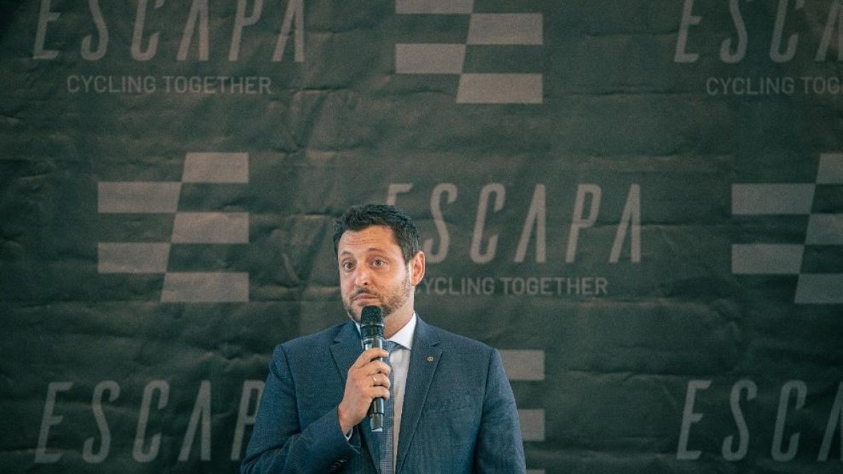 El alcalde de Tarragona, Rubén Viñuales, inaugura la nueva tienda de ESCAPA en la ciudad