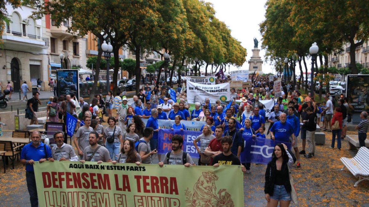 Clamor multitudinario en Tarragona para pedir la paralización del proyecto de Hard Rock