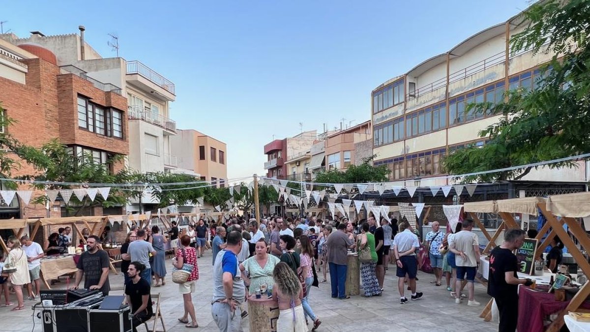La Fira Fruits de la Terra aconsegueix apropar els productes locals al visitants en plena temporada turística