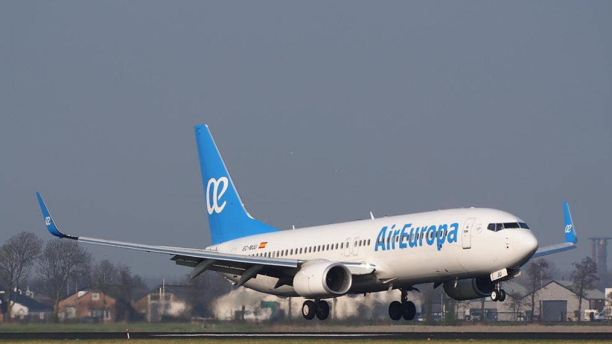 Els pilots d'Air Europa arrenquen una vaga que s'allargarà fins al 2 de juliol