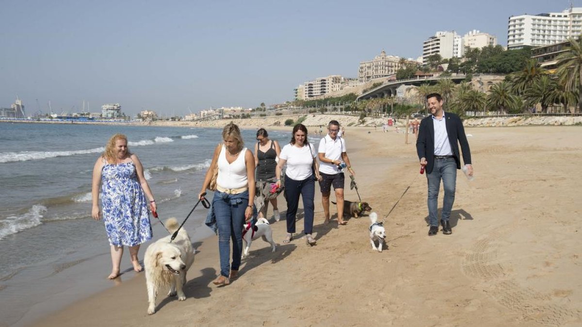 Tarragona recupera la platja per a gossos al Miracle