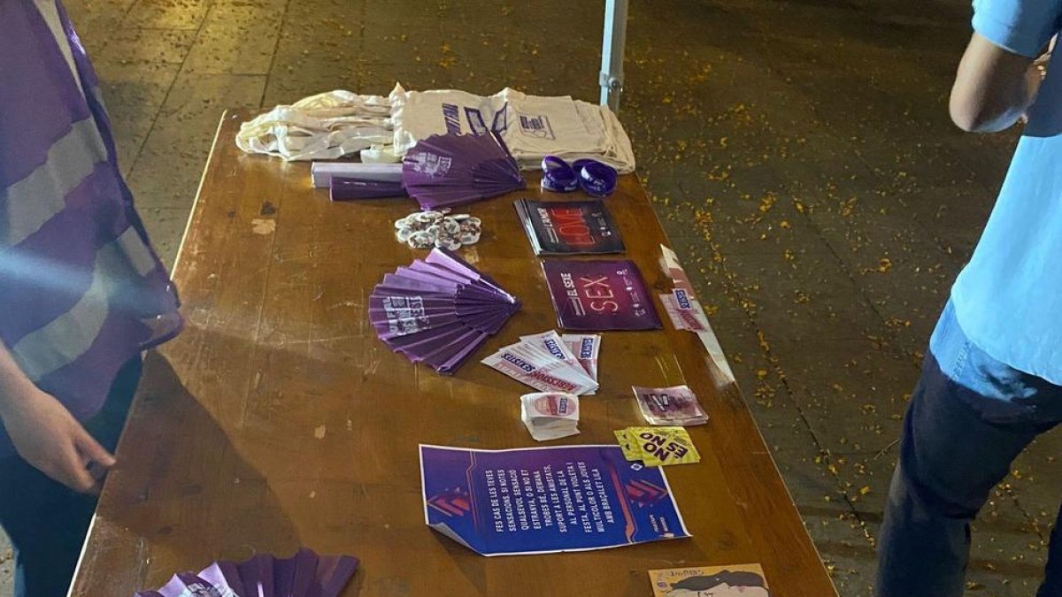 L'Ajuntament de Reus instal·la punts violeta i multicolor per la Festa Major de Sant Pere