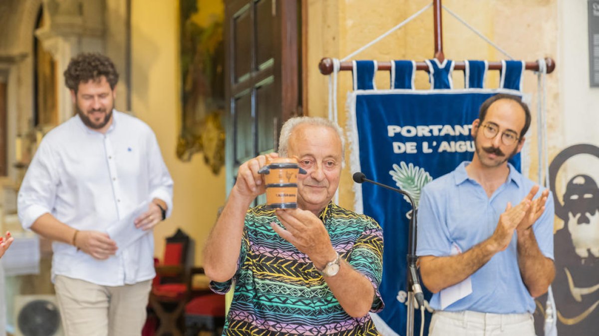 Els Portants de l'Aigua de Sant Magí presenten el penó i càntir d'enguany