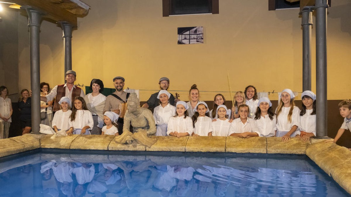 El Baile de lavadoras de Constantí vuelve a escena con la propuesta de teatro de calle «Al safreig!»