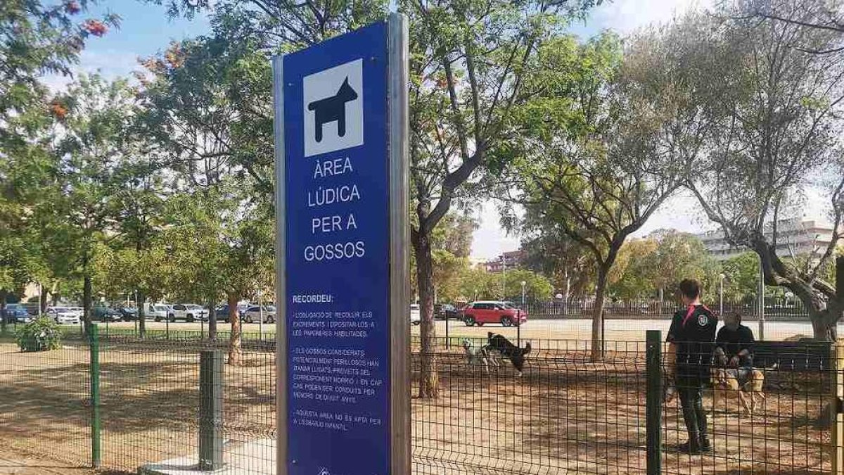 Salou amplia la zona d'esbarjo per a gossos del parc Manuel Albinyana
