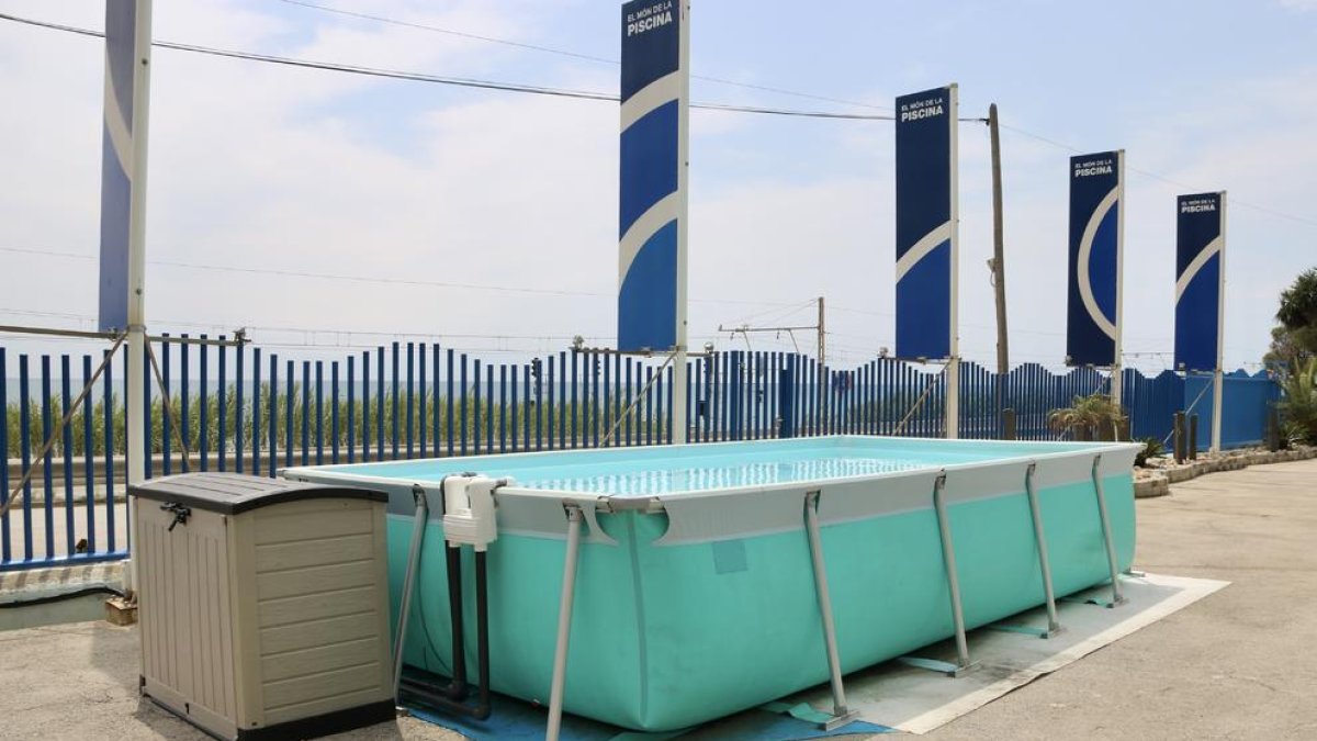 Es dispara la venda de productes per a recuperar i reutilitzar l'aigua de les piscines davant la sequera