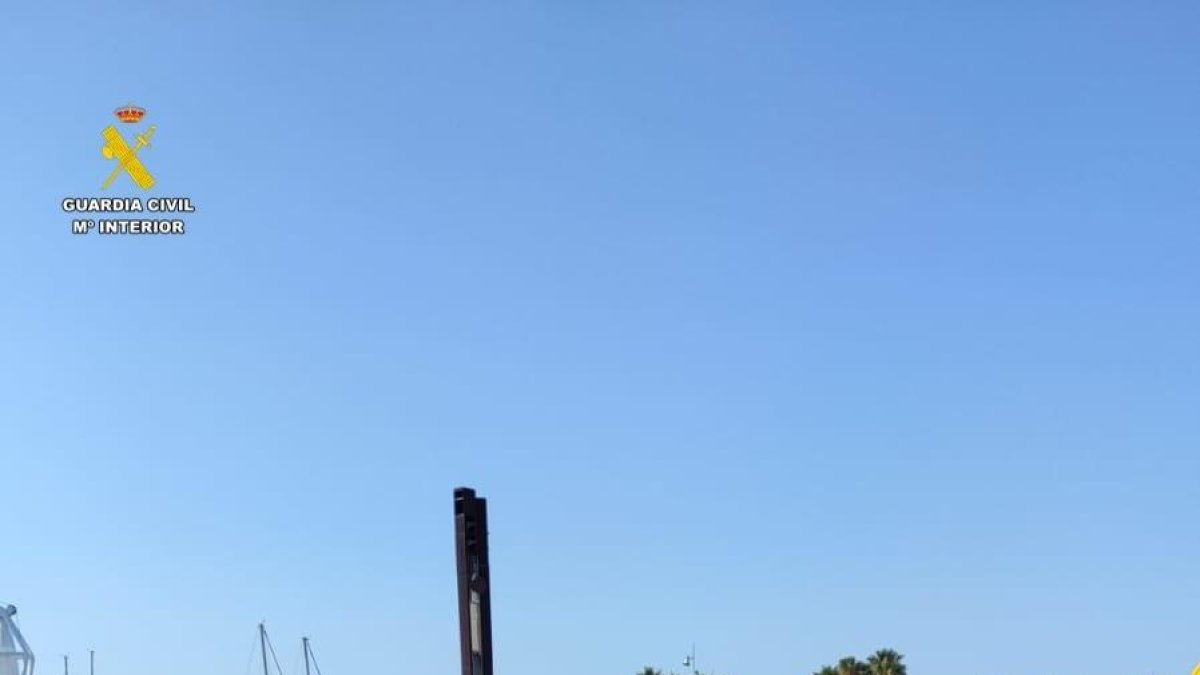 Rescatan a cuatro turistas franceses a la deriba en Salou