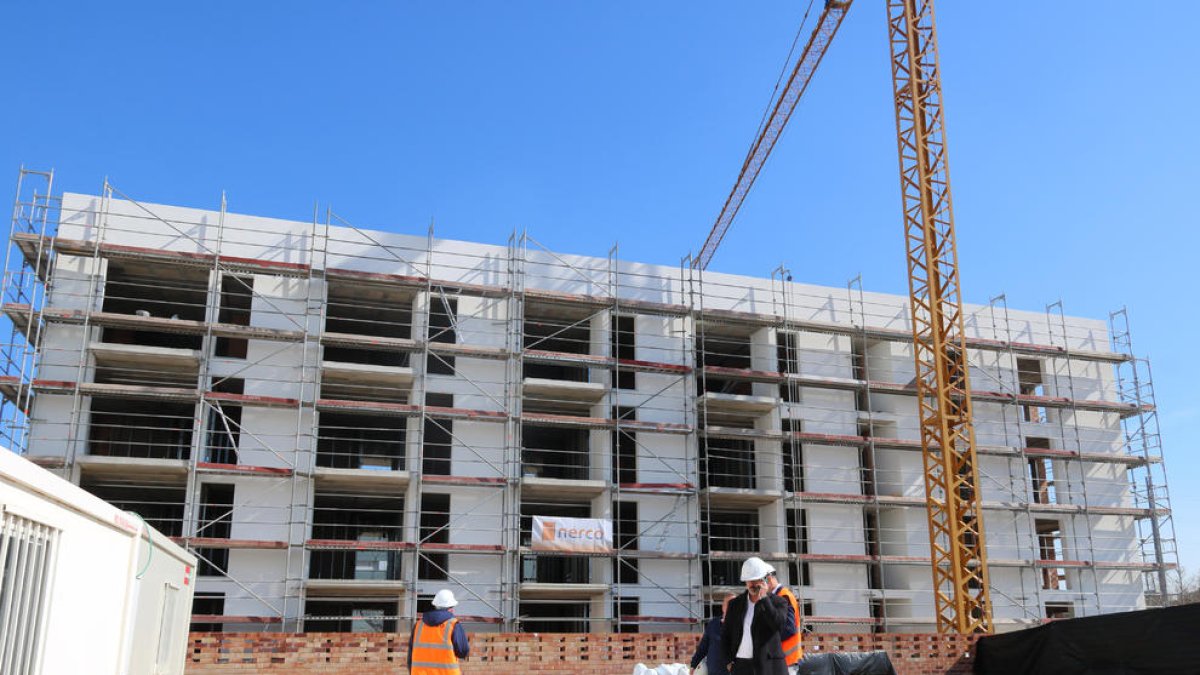 El gobierno y la Generalitat construirán 28 viviendas de alquiler social y asequible en Tortosa