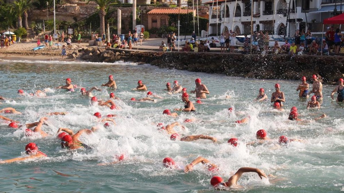 La playa Punta d'en Guineu reúne a 281 nadadores en la Swim Roc