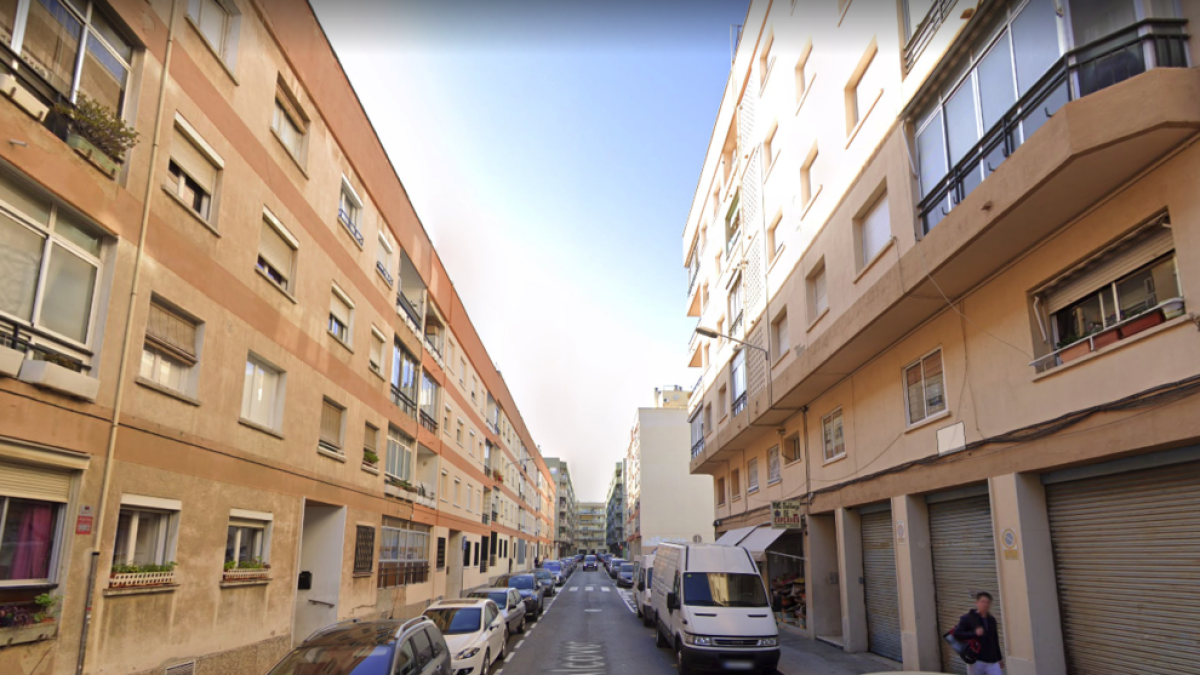 Troben un home lligat i apallissat al maleter d'un cotxe a Reus