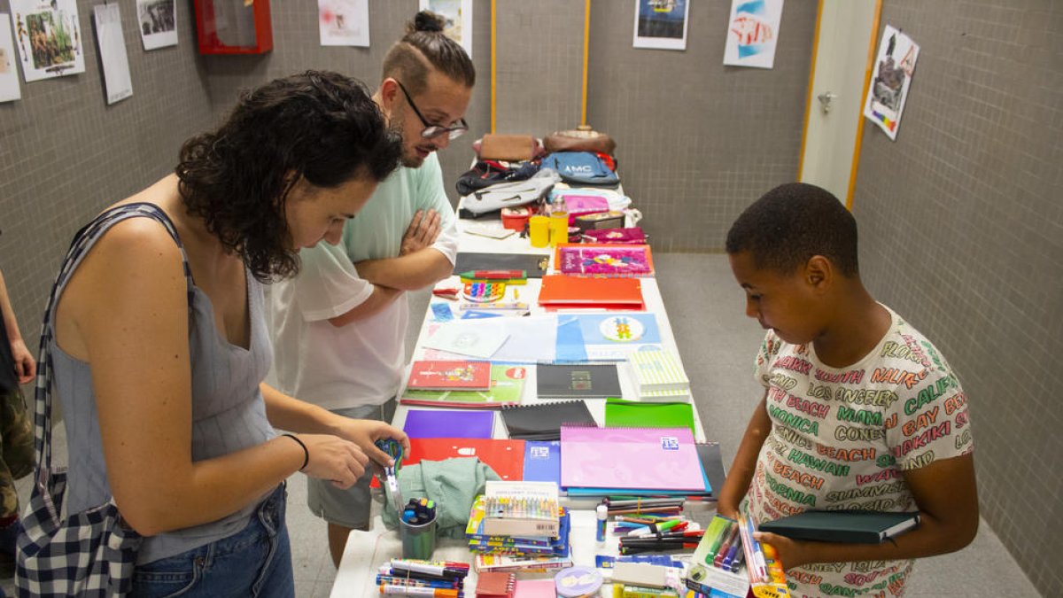 Sant Salvador celebra el 'Mercat Sense Diners de material escolar'