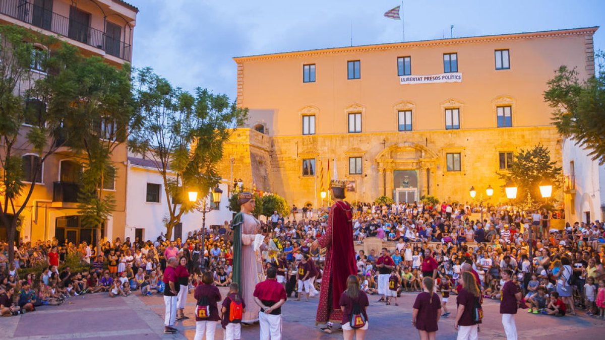 Santa Rosalia llega a Torredembarra con una oferta festiva para todo el mundo