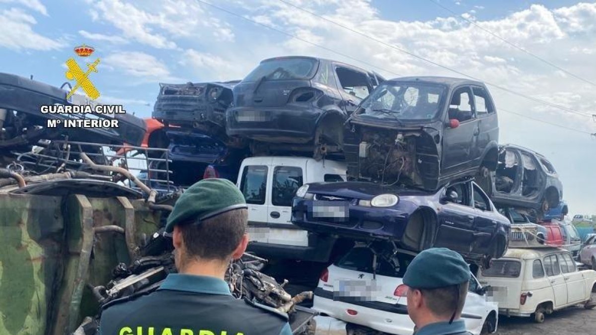 Investigan el propietario de un desguace en Deltebre por liberar 4.000 toneladas de CO₂