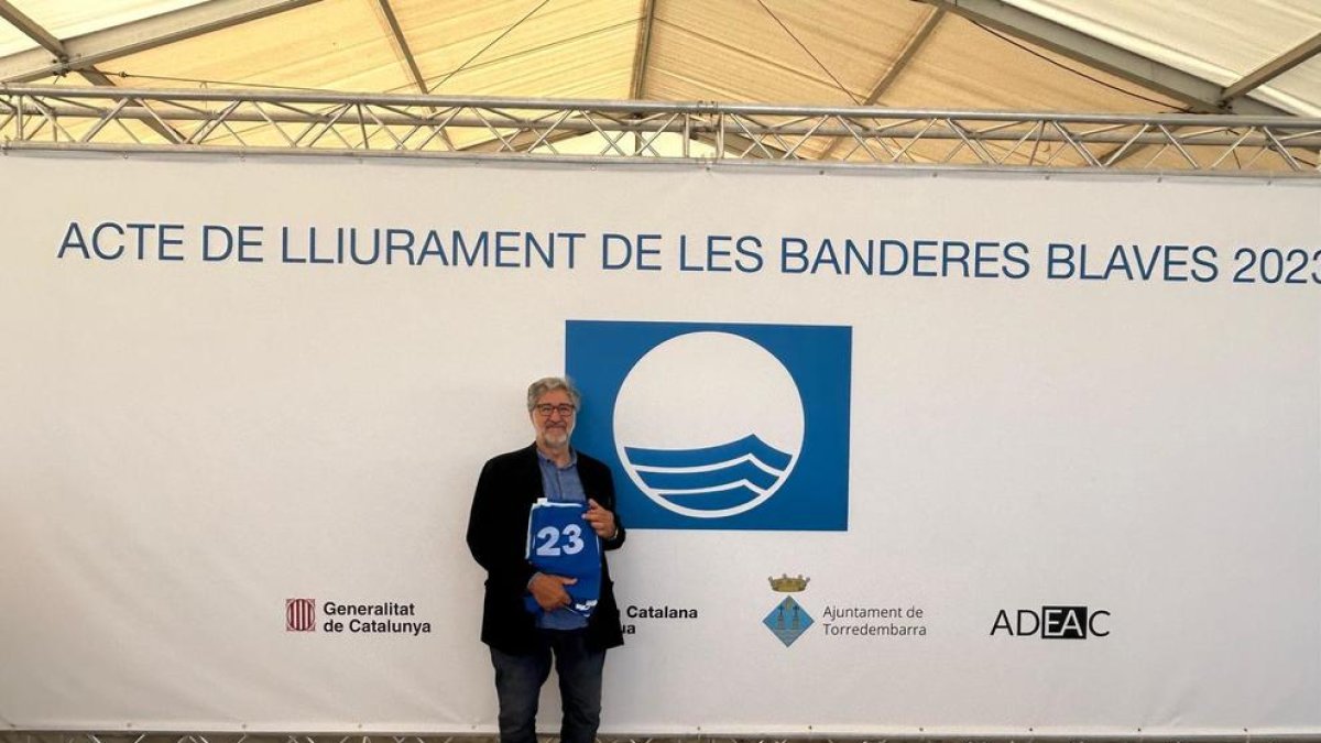 Cambrils recoge las cuatro Banderas Azules que reconocen la calidad de sus playas